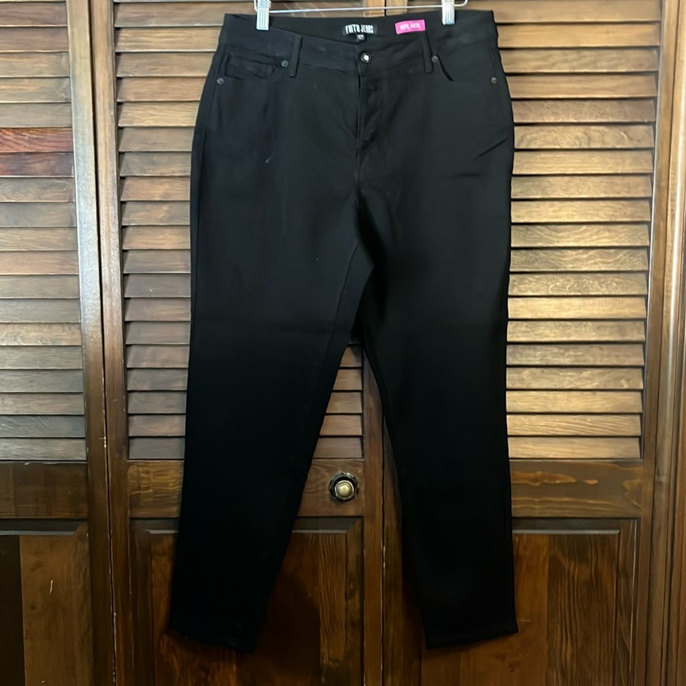 Women’s Faith Skinny Jeans.